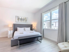 Chic 4BR Den House w Pool Near Disney and Universal